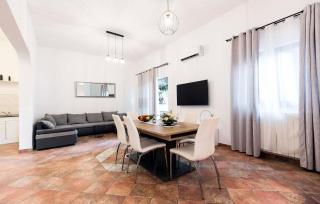 Lovely Apartment In Bale With Wifi - 2