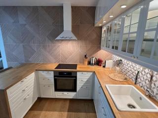 Bright apartment with balcony and view of Medvědín - 9