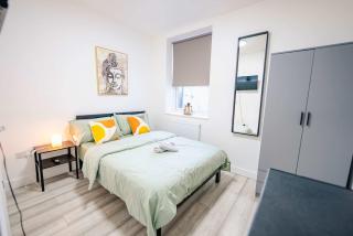 Cosy Cardiff Studio with Fast WiFi & Garden View - 3