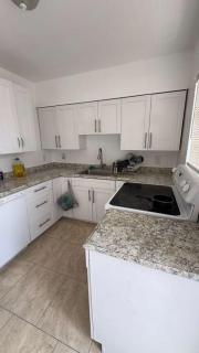 Hallandale Urban Rooms - 7