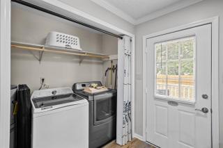 3BR Retreat with King Suite and Pet-Friendly with Fully Fenced Yard - 3