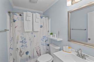 3BR Retreat with King Suite and Pet-Friendly with Fully Fenced Yard - 5