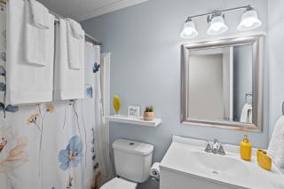 3BR Retreat with King Suite and Pet-Friendly with Fully Fenced Yard - 4