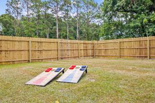 3BR Retreat with King Suite and Pet-Friendly with Fully Fenced Yard - 7