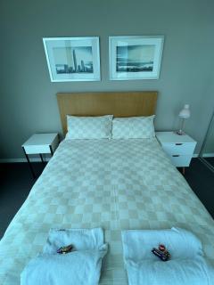 5-star, 3-bdrm apt on Surfers Paradise beach - 1