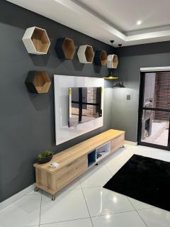 98 Inn Guesthouse Two Bedroom Apartment - 4