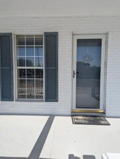 Renovated Retreat King Bed & Beachside Comfort - 2