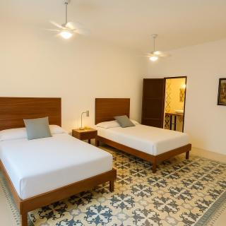 DezMont Guest House - 9