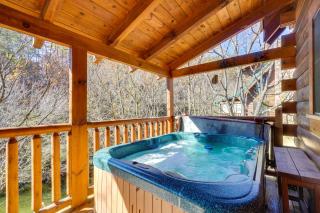 Romantic Cabin with Hot Tub in Pigeon Forge! - 9