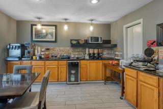 SureStay by Best Western Kansas City Country Inn North - 5