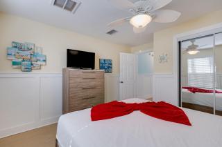 Gorgeous Apartment on Mango St Steps to Beach - 6