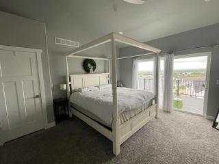 Modern Home, Breathtaking Views - 5