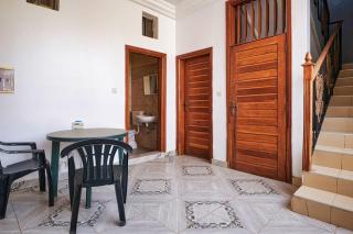 Suite privée-chambre, salon et cuisine complete - 3