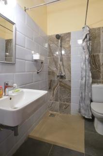 Suite privée-chambre, salon et cuisine complete - 8