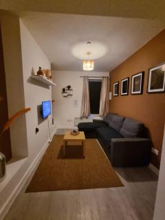 SuperValue Suite 9 - Fast WiFi, Hotel Linen, Keyless Entry, City only 10 Mins - BY PROPERTY PROMISE - 5