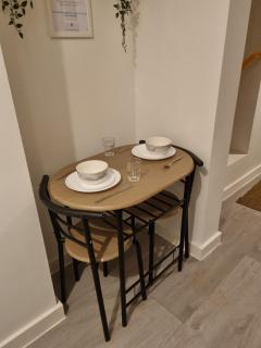 SuperValue Suite 9 - Fast WiFi, Hotel Linen, Keyless Entry, City only 10 Mins - BY PROPERTY PROMISE - 2