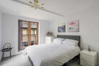 Premium Apartment in Chelmsford City, Free WiFi & Free Parking - Dukes Apartment by Stays Accommodation - Long Stays Welcome - 2