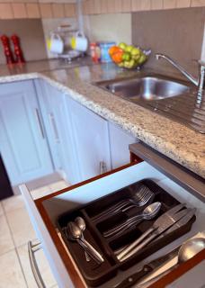 Cozy Garden Cottage - 2