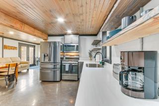 Chène Cottage Near Burr Oak Lake and Trailheads! - 2