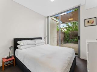 Tranquil 1-Bed Apartment with Courtyard, Pool, BBQ - 6