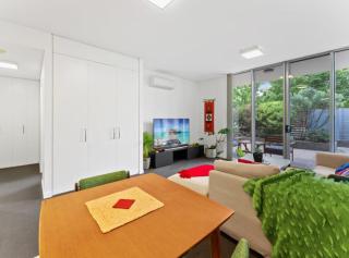 Tranquil 1-Bed Apartment with Courtyard, Pool, BBQ - 0