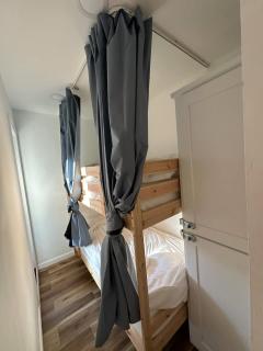 2 Private Bedroom in a Shared 3 Bedroom Condominum - 1