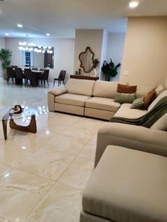 Luxury Tampa Home Heated pool and Game Room - 9