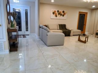 Luxury Tampa Home Heated pool and Game Room - 8