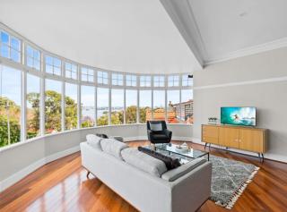 Huge Harbour View Apartment In Historic Home - 1