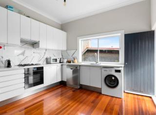 Huge Harbour View Apartment In Historic Home - 4