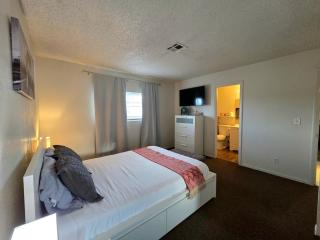 2 bed 2 bath downtown vegas near the strip - 4