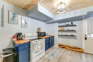 12 Mi to Beach! Cozy Cove with Patio in Newport - 0