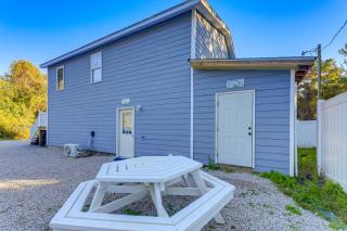 12 Mi to Beach! Cozy Cove with Patio in Newport - 8