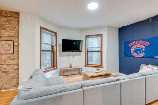 Walk to Wrigley Field! Townhouse with Pool Table - 7