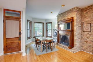 Walk to Wrigley Field! Townhouse with Pool Table - 5