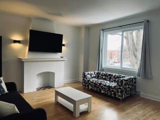 Urban Comfort 3BR Apartment in NDG - 0