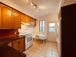 Urban Comfort 3BR Apartment in NDG - 5