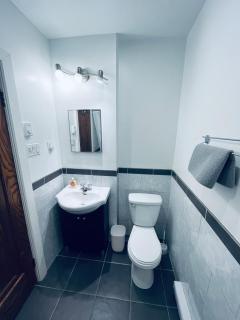 Urban Comfort 3BR Apartment in NDG - 2