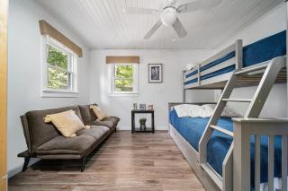 Round Lake Fire Pit, Grill, Patio & Lake Access - Canadian Lakes - 2