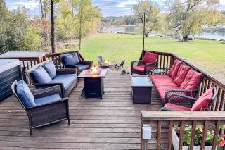 Lakefront Hot Tub, Firepit, Kayaks Private Dock - 3