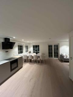 2 hytter i sjøkanten med 20 sengeplasser - 8