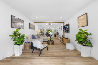 Heated Pool with Beach Gear, The Other Hollywood - 2