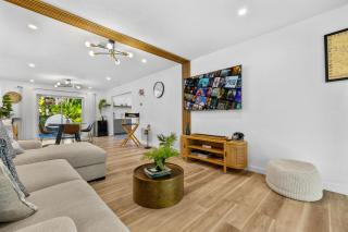 Heated Pool with Beach Gear, The Other Hollywood - 1