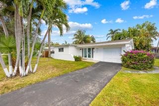 Heated Pool with Beach Gear, The Other Hollywood - 3