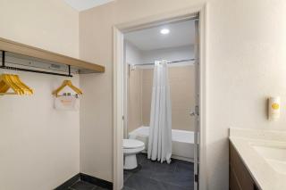 Comfort Inn & Suites Savannah Airport - 4