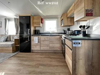 Parkdean Resort Camber Sands sleeps 8 Pet Friendly - ref-ww242 - 4