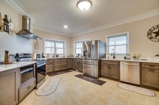 13 Mi to Helen Group Getaway with Private Hot Tub - 3