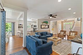 AV8-53: 8 53rd Avenue - 2