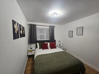 Bright Battersea Apartment by the River with Parking - Londen - 2