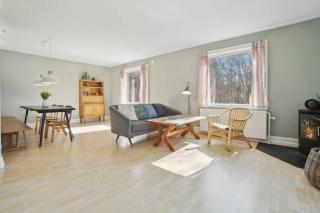 Rummeligt Feriehus På Stor Naturgrund - 9